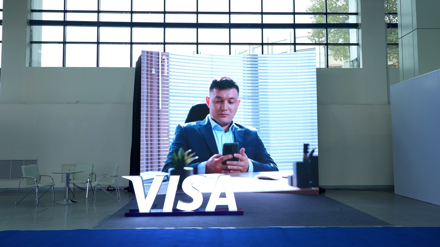 c037500_36_25_42still100